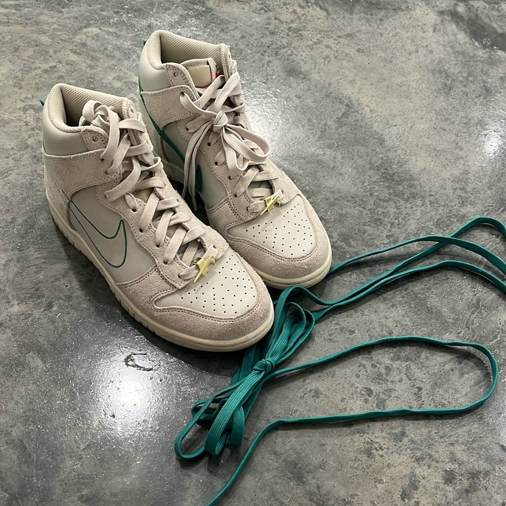 NWOT Youth 6.5 Women’s 8 Nike Dunk High